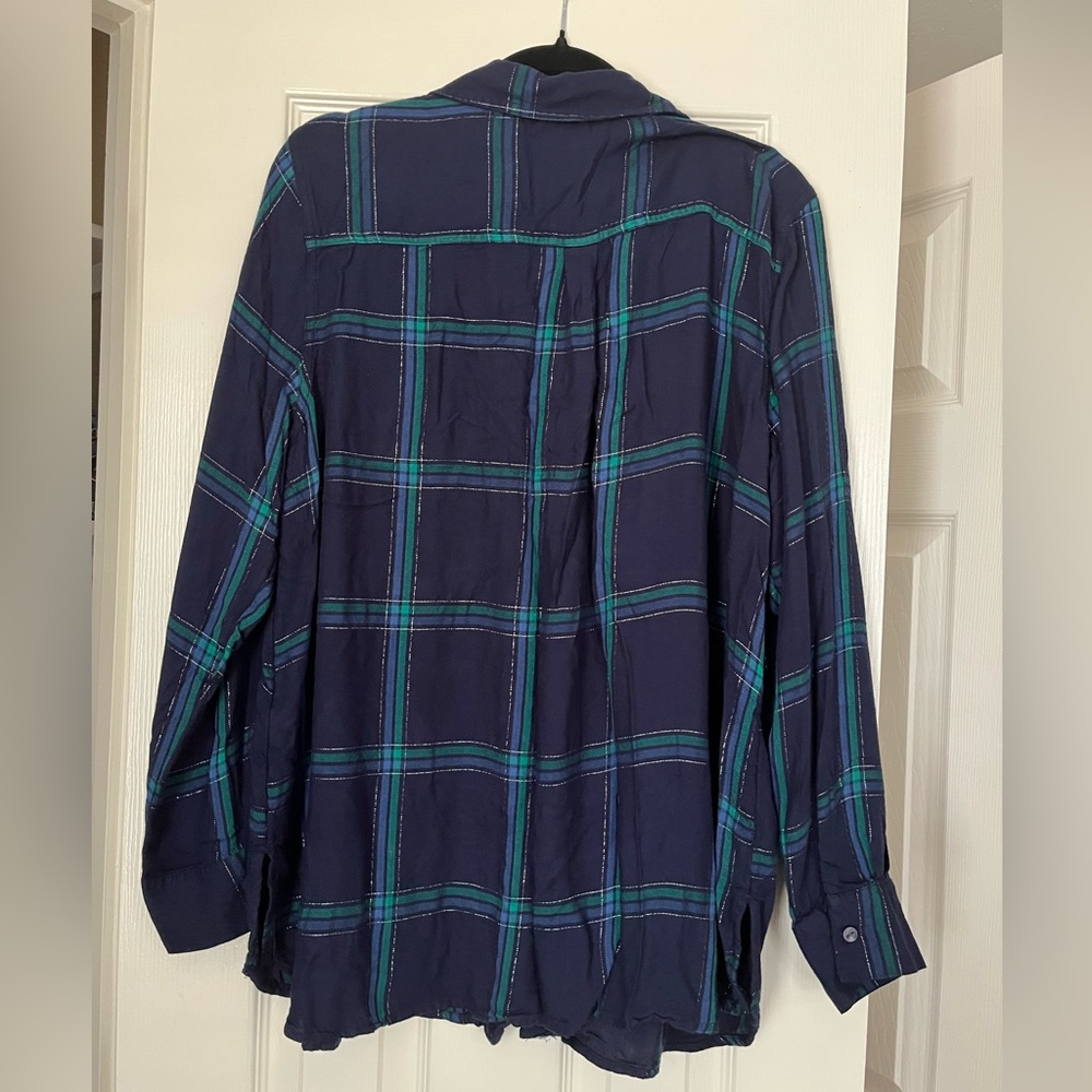 Old Navy Button Down Shirt. Size XL. soft and Lightweight. Like New. EUC. - Picture 2 of 5